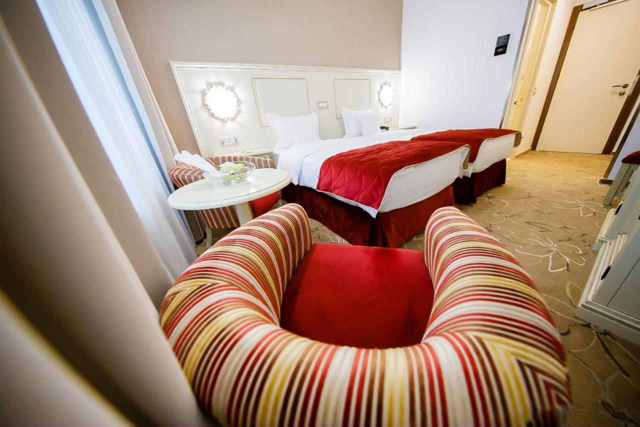 Pleiada Boutique Hotel & Spa Iasi Buitenkant foto A room at the hotel