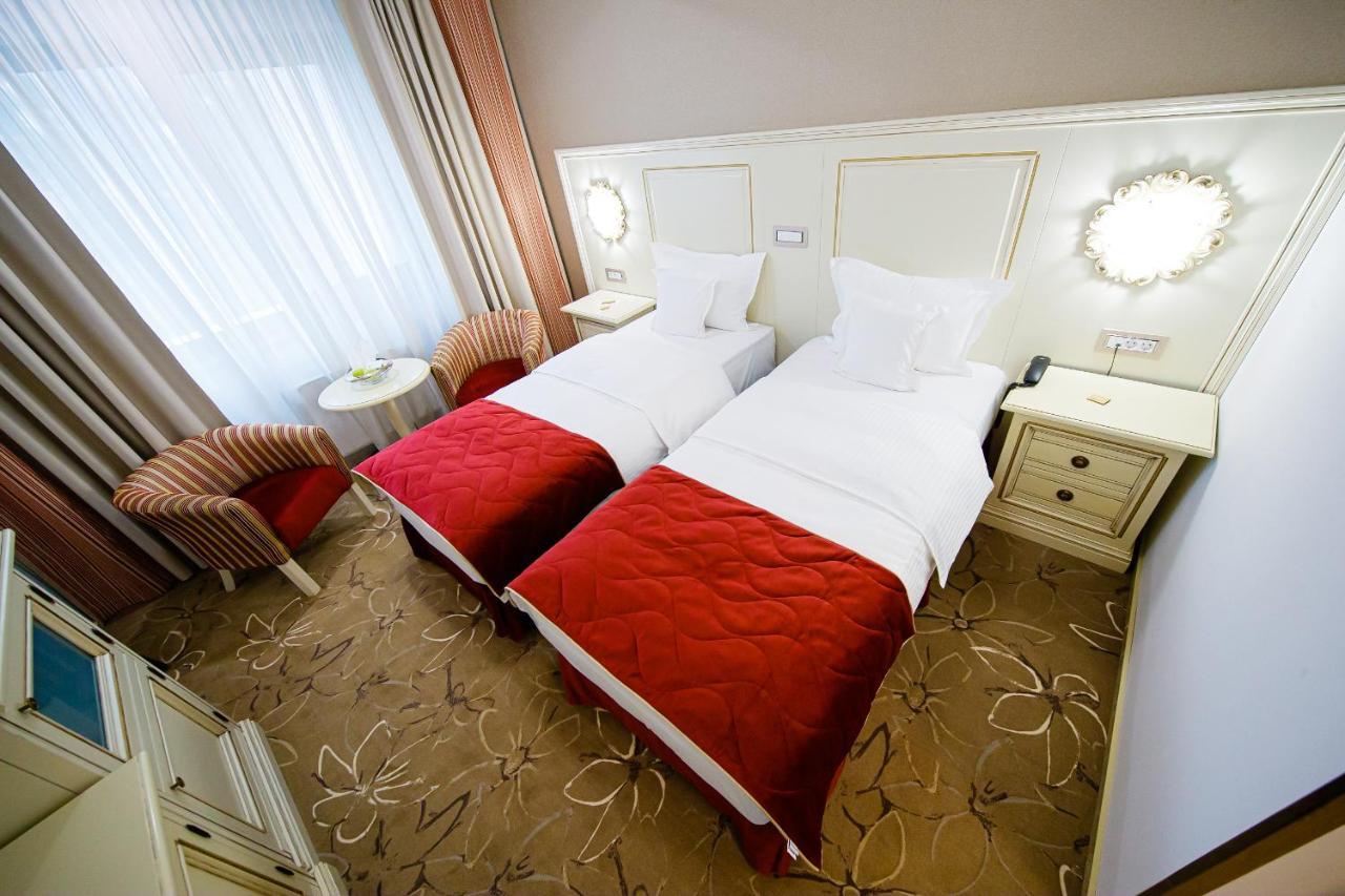 Pleiada Boutique Hotel & Spa Iasi Buitenkant foto A room at the hotel