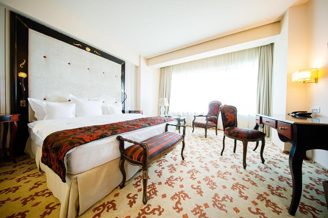 Pleiada Boutique Hotel & Spa Iasi Buitenkant foto A room at the hotel