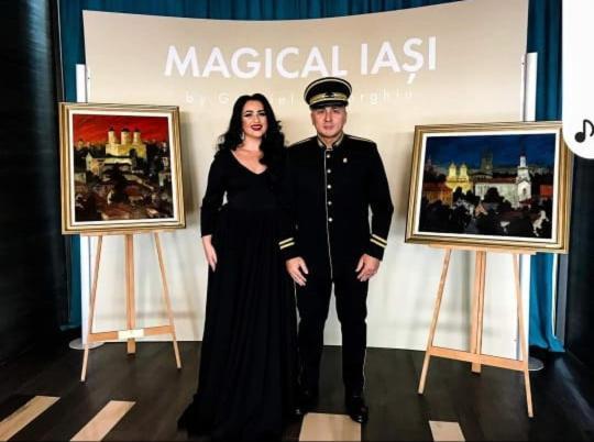 Pleiada Boutique Hotel & Spa Iasi Buitenkant foto The artist with her husband