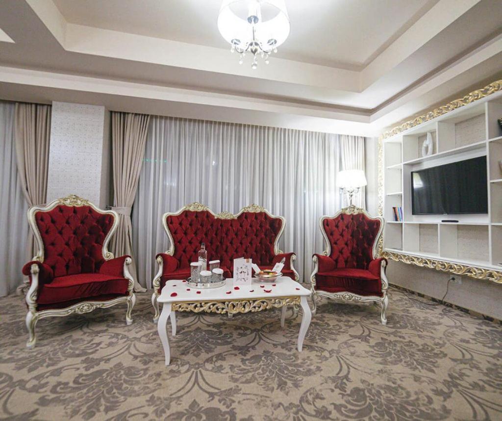 Pleiada Boutique Hotel & Spa Iasi Buitenkant foto A living room in a hotel
