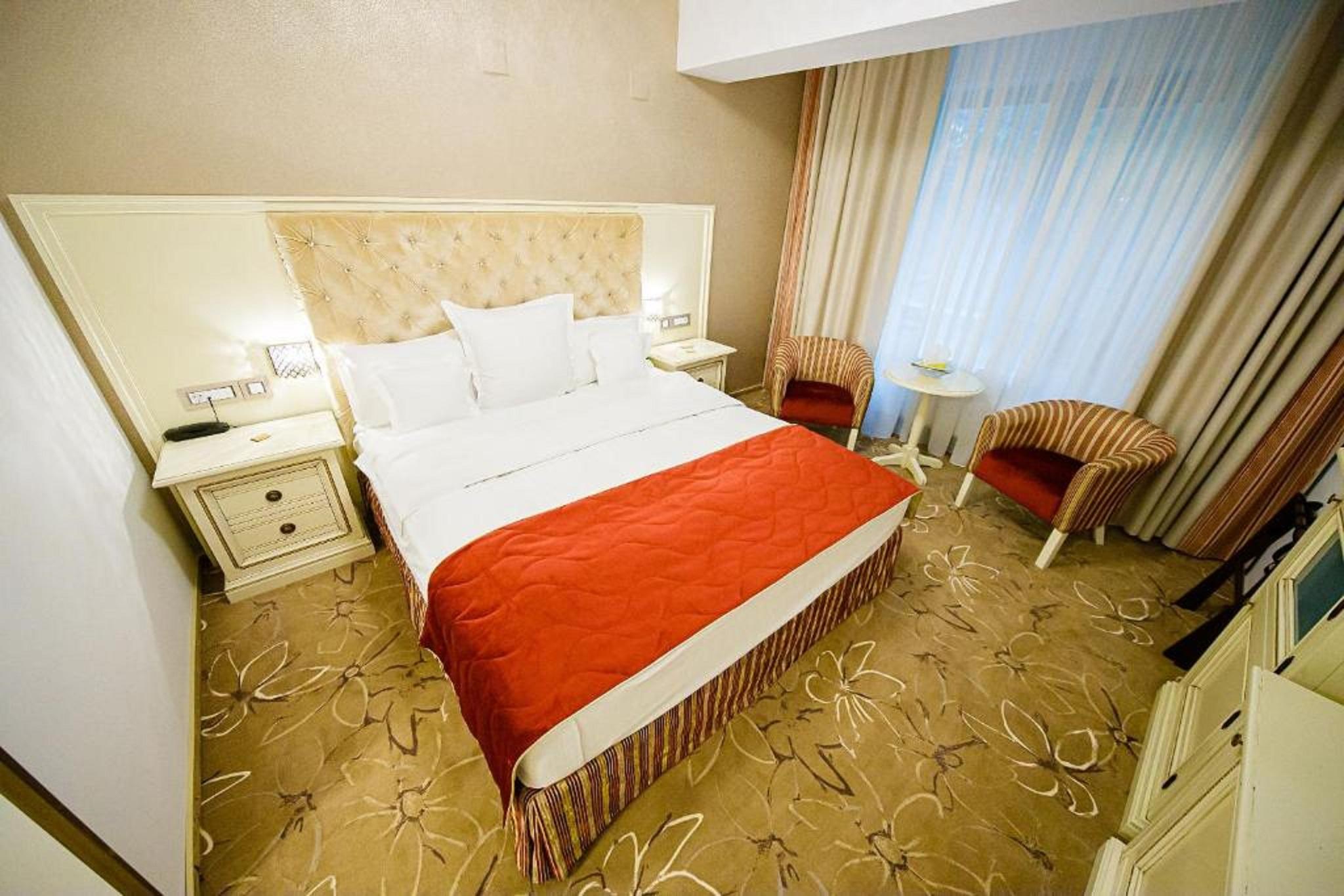 Pleiada Boutique Hotel & Spa Iasi Buitenkant foto A room at the hotel