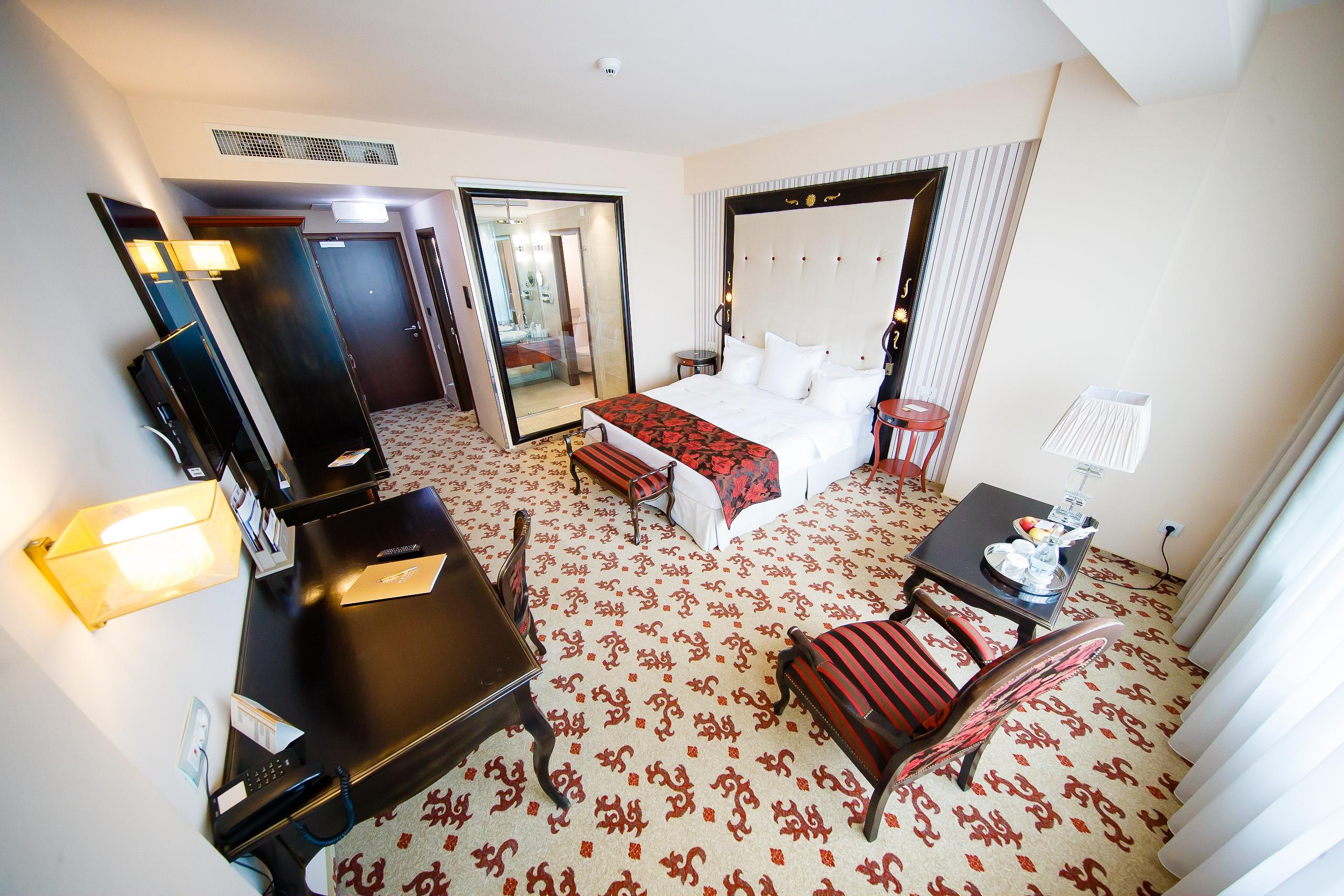 Pleiada Boutique Hotel & Spa Iasi Buitenkant foto A room at the hotel