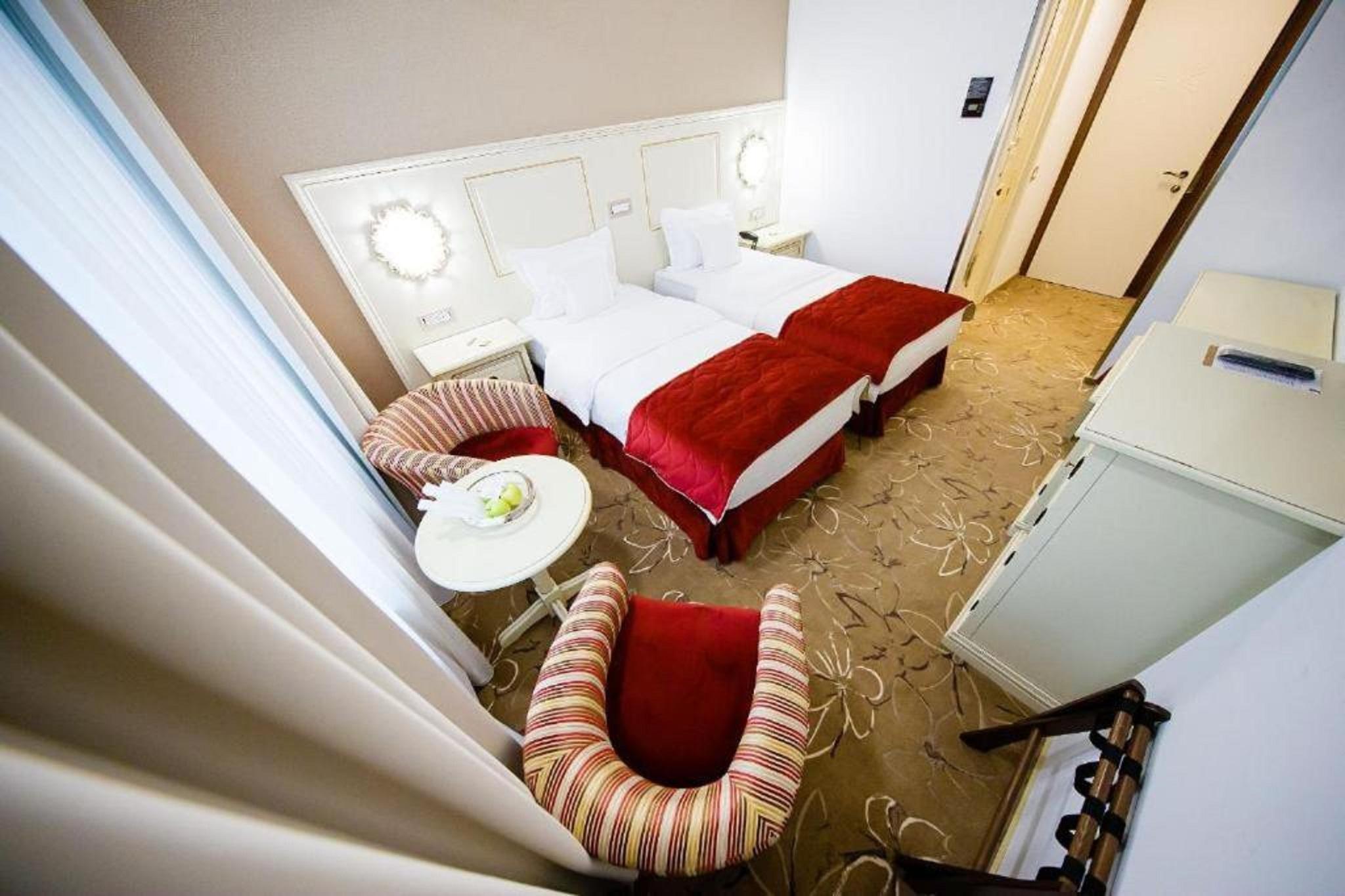 Pleiada Boutique Hotel & Spa Iasi Buitenkant foto A room at the hotel