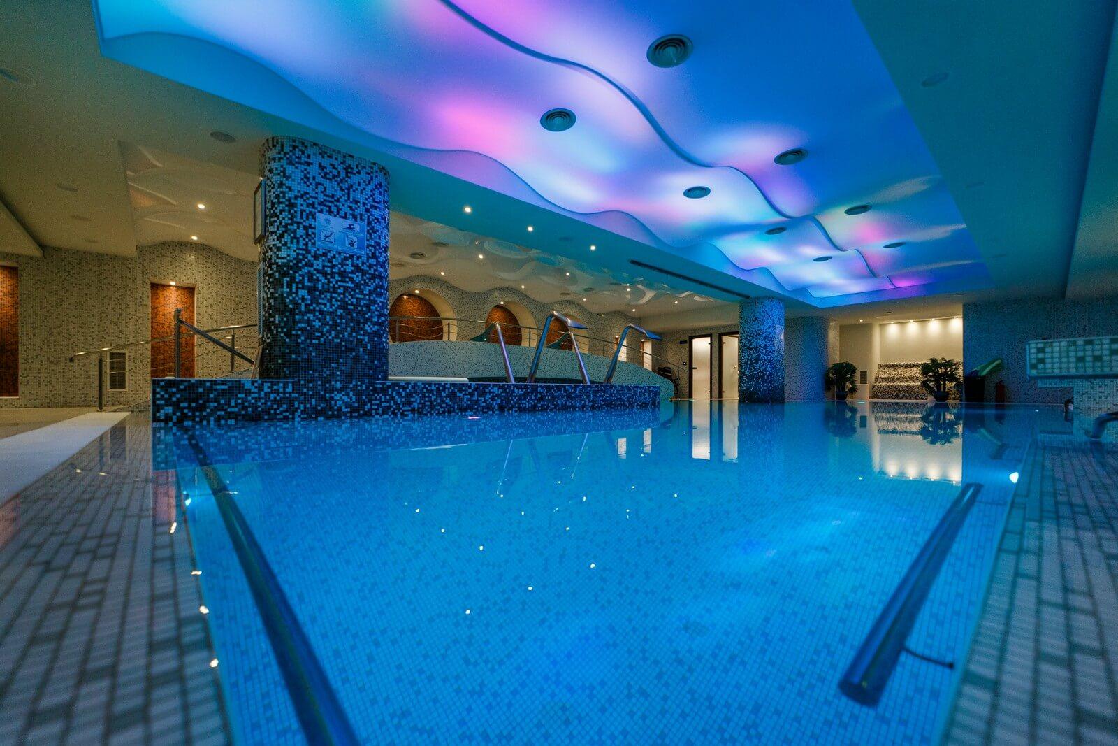 Pleiada Boutique Hotel & Spa Iasi Buitenkant foto The swimming pool at the hotel