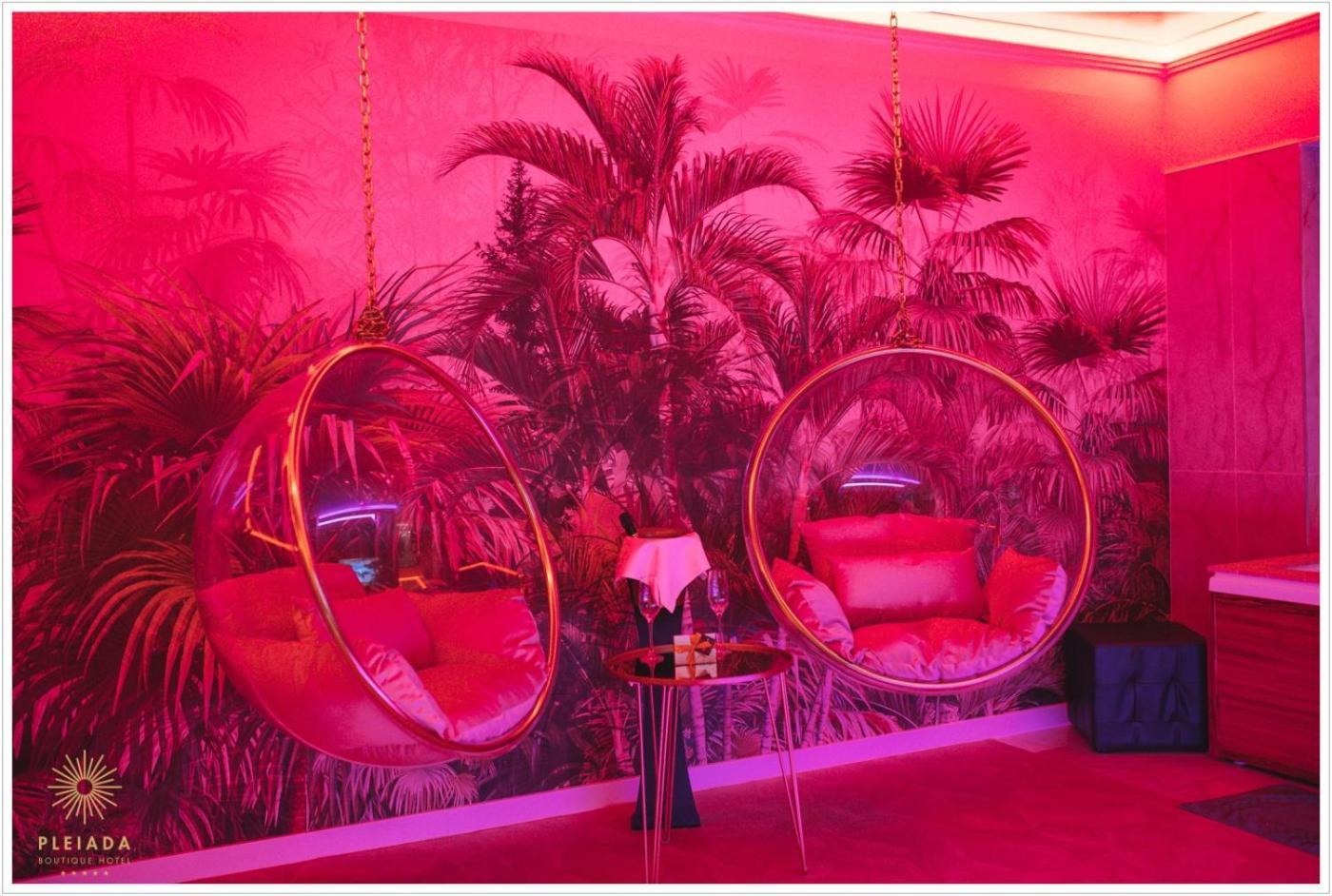 Pleiada Boutique Hotel & Spa Iasi Buitenkant foto The interior of the nightclub