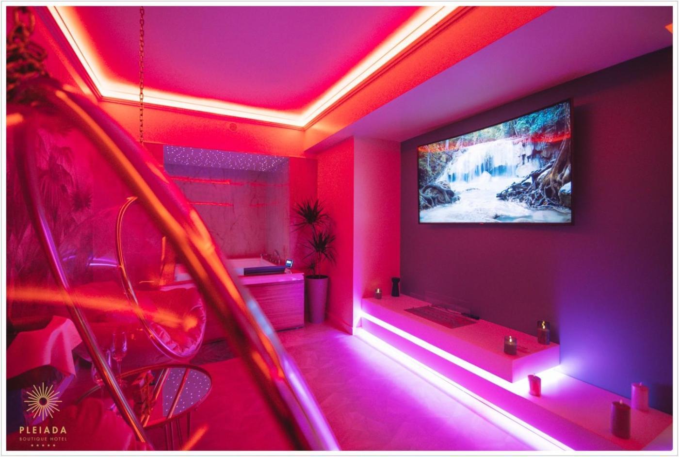 Pleiada Boutique Hotel & Spa Iasi Buitenkant foto A room with LED lighting