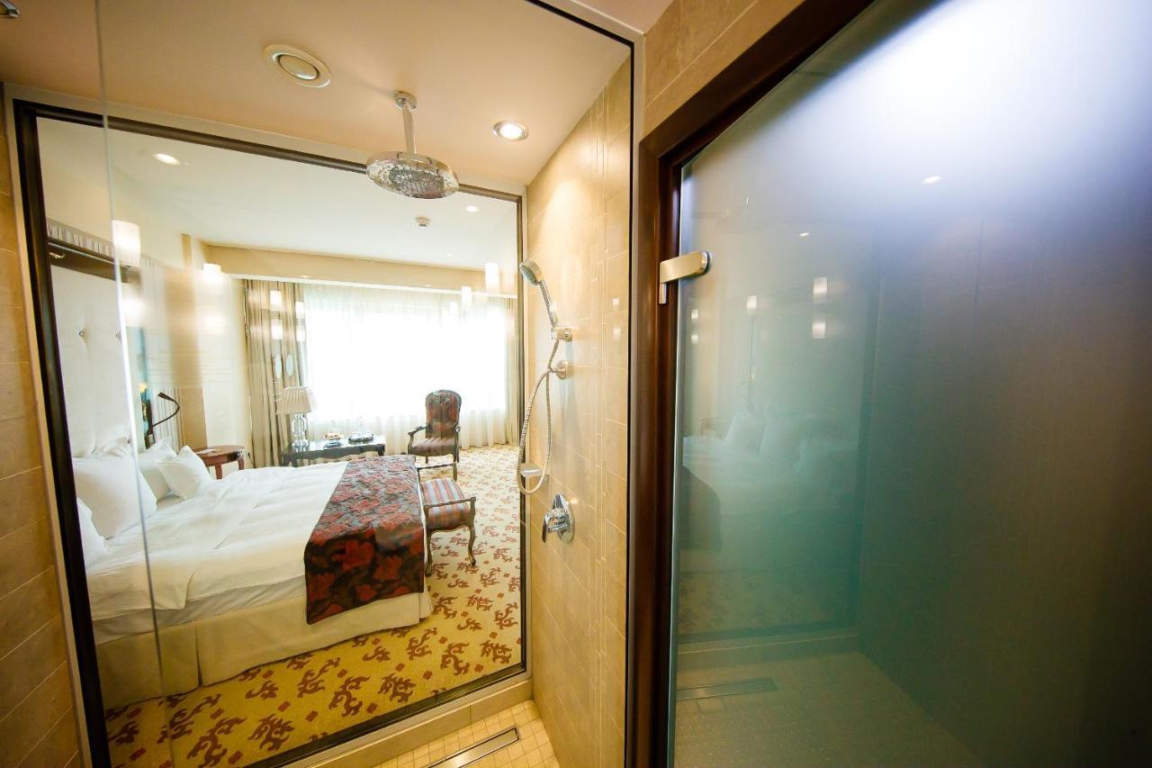 Pleiada Boutique Hotel & Spa Iasi Buitenkant foto A room at the hotel